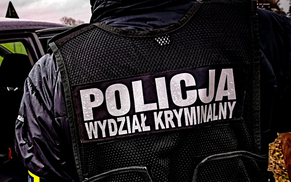 <a href=https://wiadomosci.rii.pl/index.php?menu_2=8&art=25857><font color=#ffffff><h2 style=width:100%>Odpowie za napaść na policjantów. Chciał ich staranować autem  w Trzebiatowie </h2></font></a>